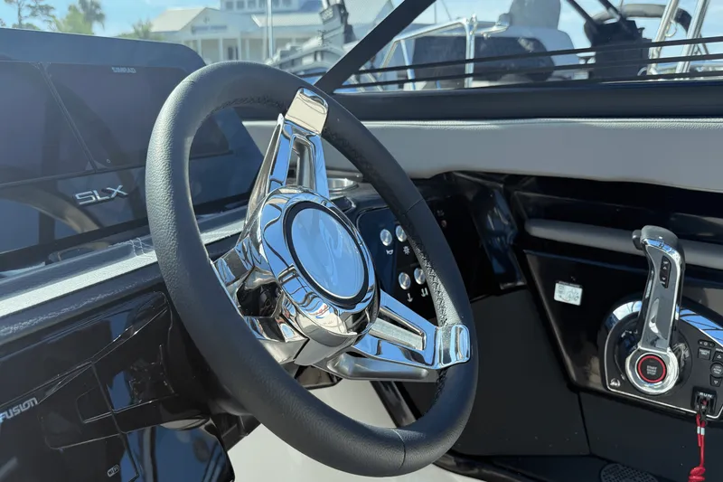 Slide: The Image of Sea Ray SLX 260 Outboard 2026 - 21