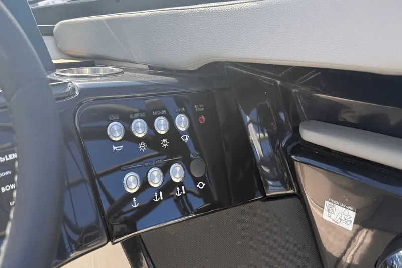 Slide: The Image of Sea Ray SLX 260 Outboard 2026 - 23