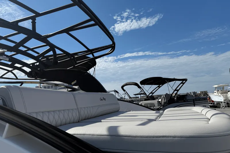 Slide: The Image of Sea Ray SLX 260 Outboard 2026 - 33