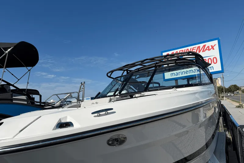 Slide: The Image of Sea Ray SLX 260 Outboard 2026 - 34