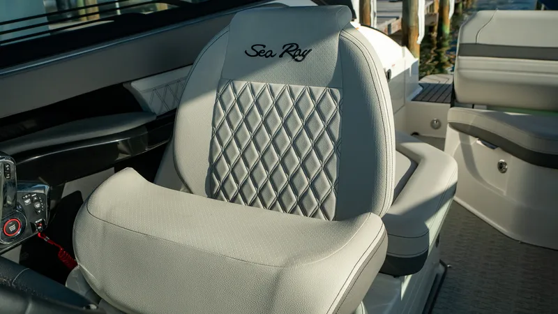 Slide: The Image of Sea Ray SLX 260 Outboard 2026 - 36