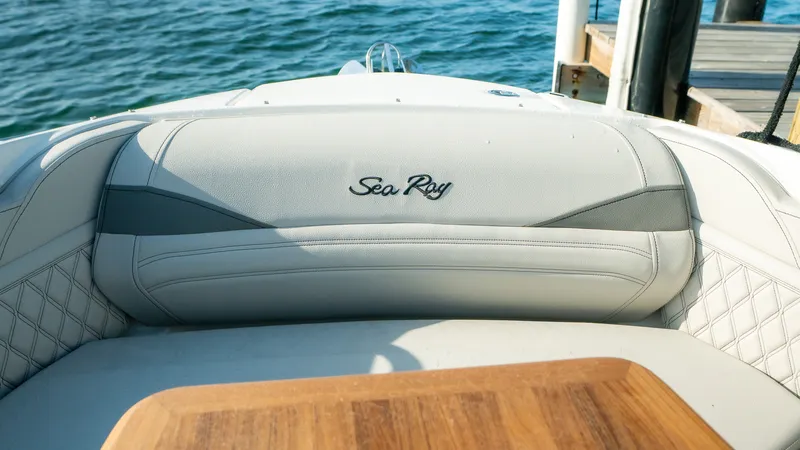 Slide: The Image of Sea Ray SLX 260 Outboard 2026 - 41