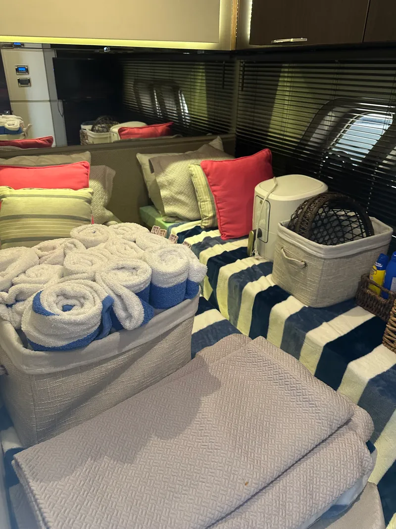 Slide: The Image of Sea Ray L650 Fly 2018 - 16