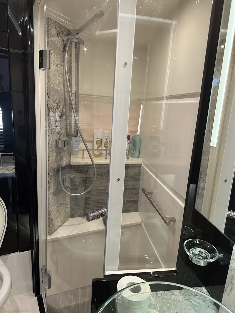 Slide: The Image of Sea Ray L650 Fly 2018 - 18