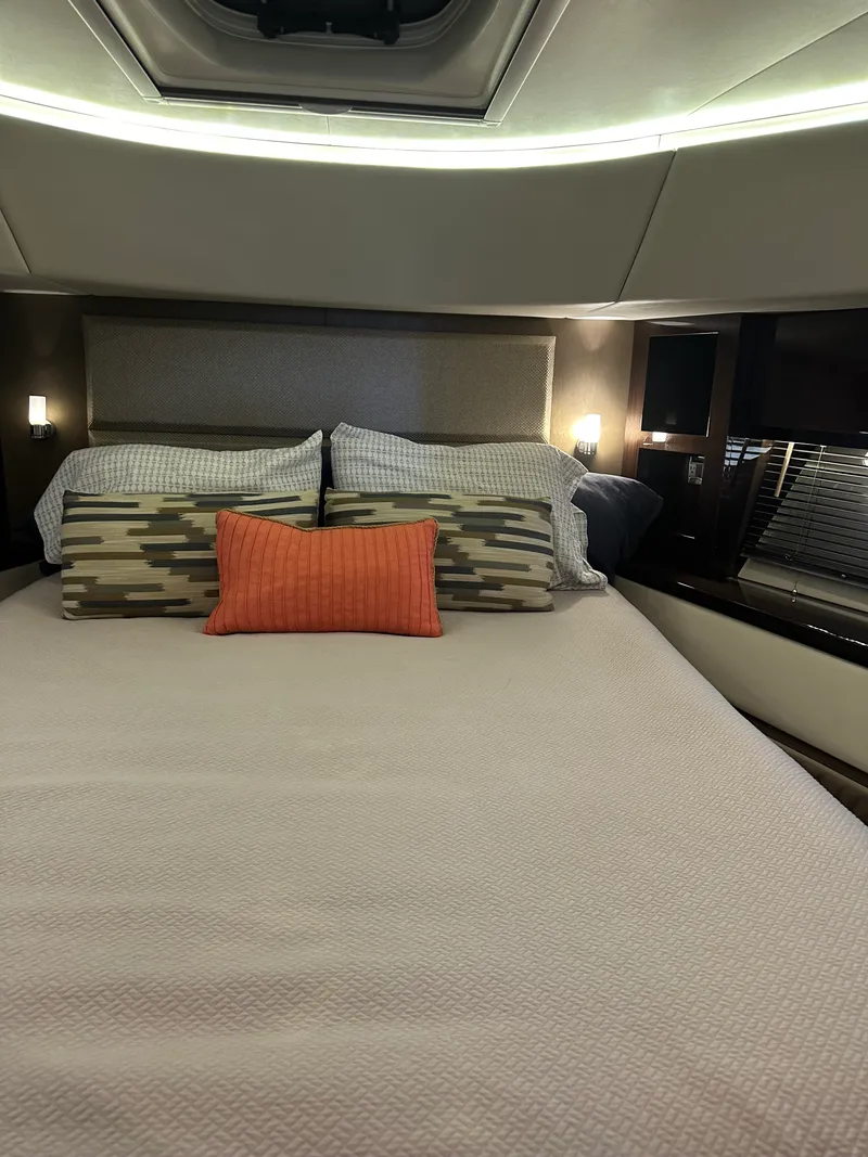Slide: The Image of Sea Ray L650 Fly 2018 - 19