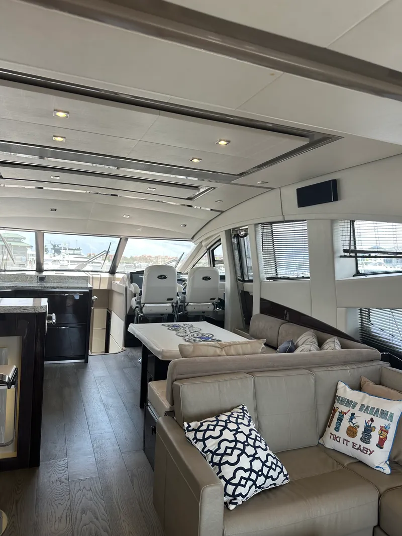 Slide: The Image of Sea Ray L650 Fly 2018 - 12