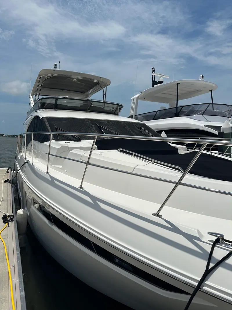 Slide: The Image of Sea Ray L650 Fly 2018 - 2