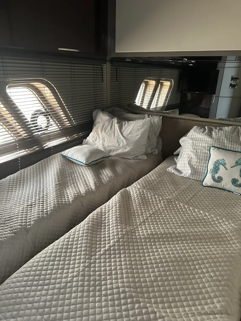 Slide: The Image of Sea Ray L650 Fly 2018 - 17