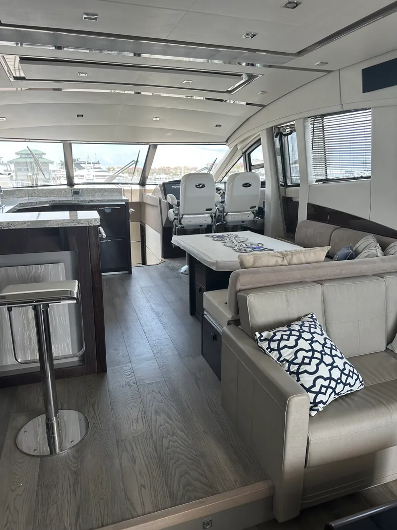 Slide: The Image of Sea Ray L650 Fly 2018 - 8