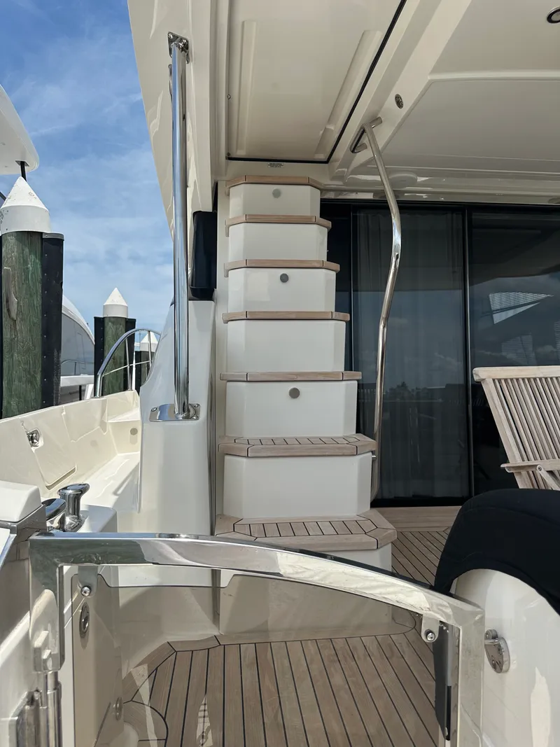 Slide: The Image of Sea Ray L650 Fly 2018 - 4