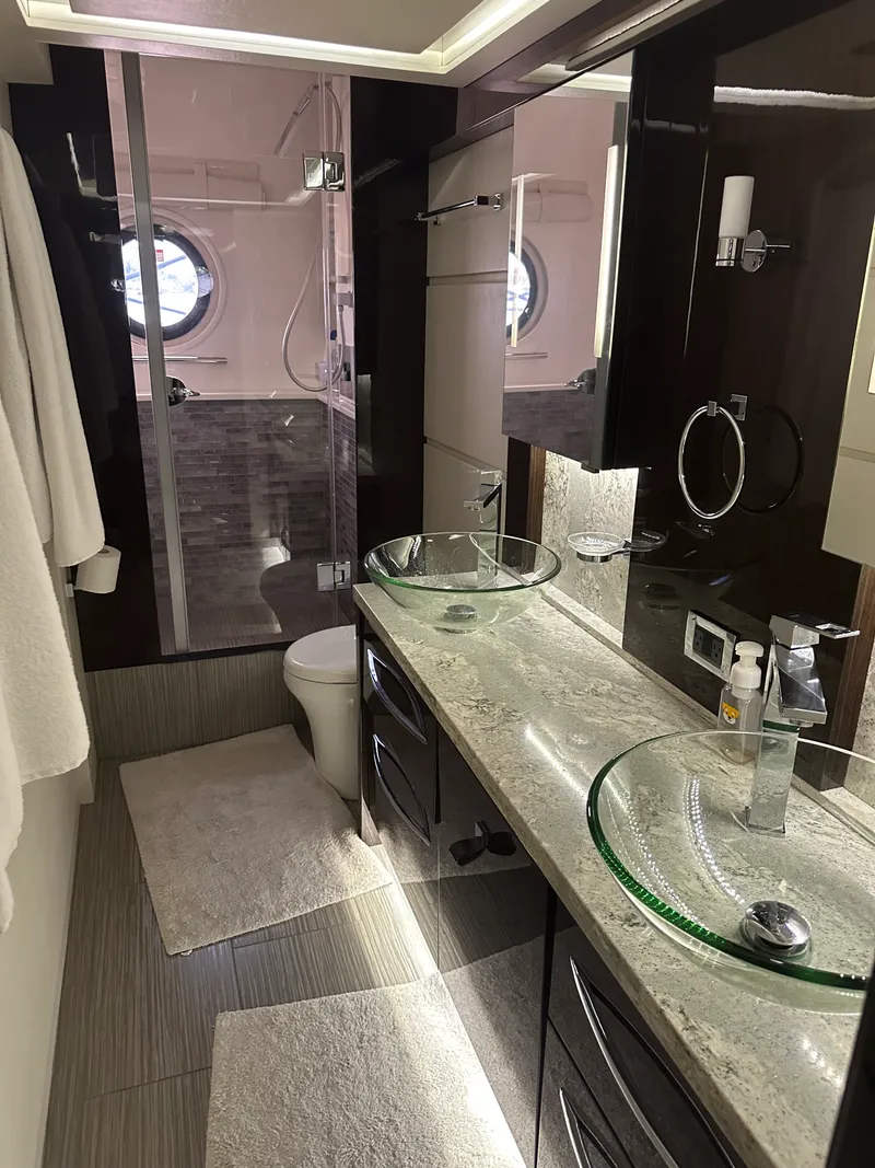 Slide: The Image of Sea Ray L650 Fly 2018 - 22