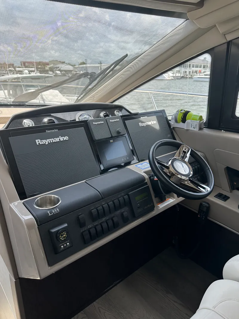 Slide: The Image of Sea Ray L650 Fly 2018 - 9
