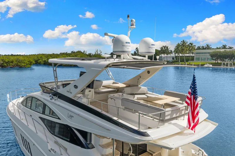 Slide: The Image of Sea Ray L650 Fly 2018 - 15