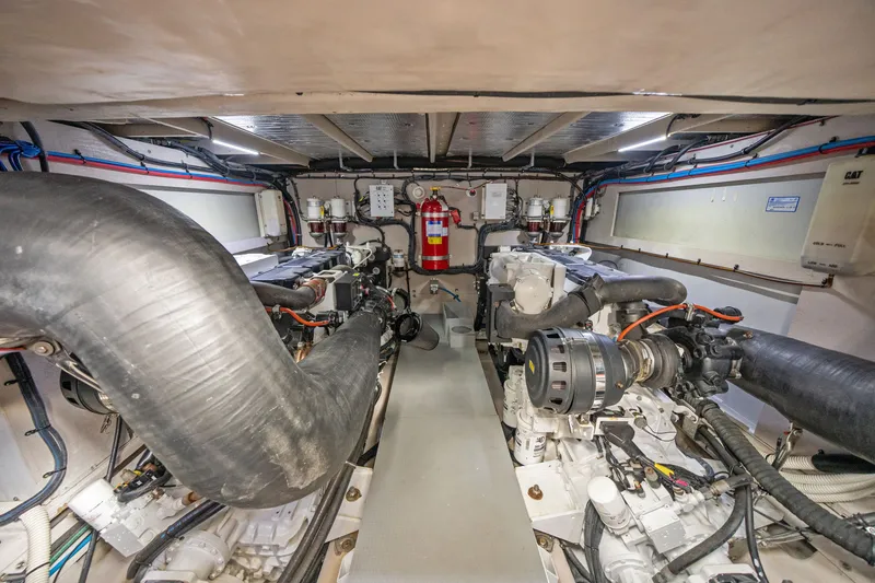 Slide: The Image of Sea Ray L650 Fly 2018 - 86
