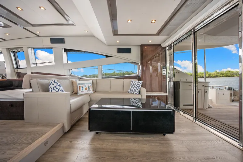 Slide: The Image of Sea Ray L650 Fly 2018 - 24