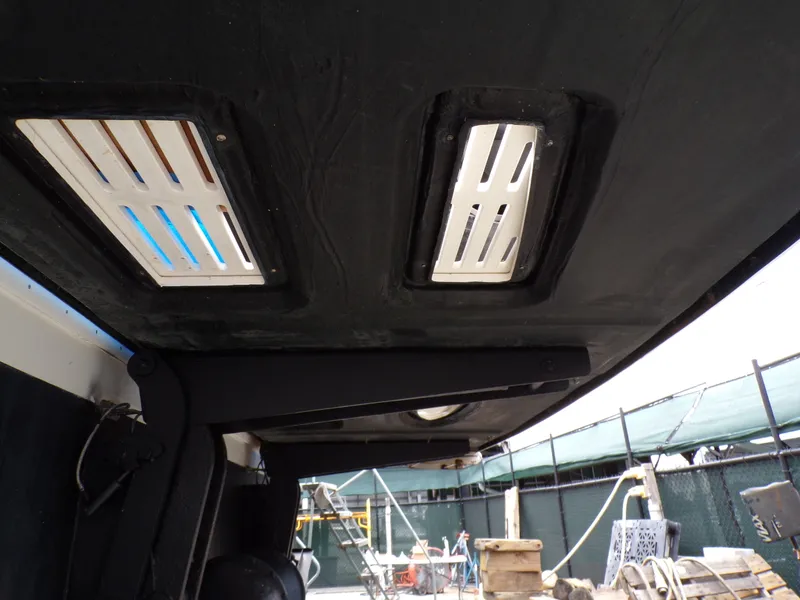 Slide: The Image of Sea Ray L650 Fly 2018 - 98
