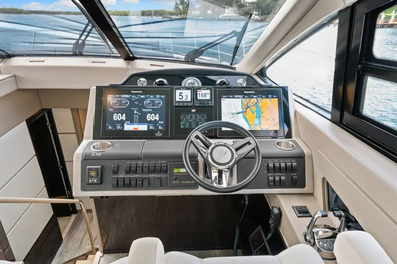 Slide: The Image of Sea Ray L650 Fly 2018 - 38