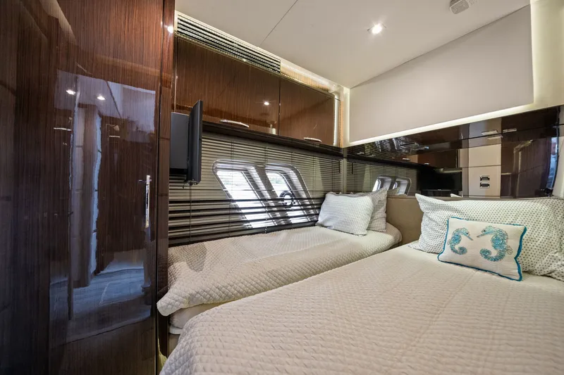 Slide: The Image of Sea Ray L650 Fly 2018 - 53