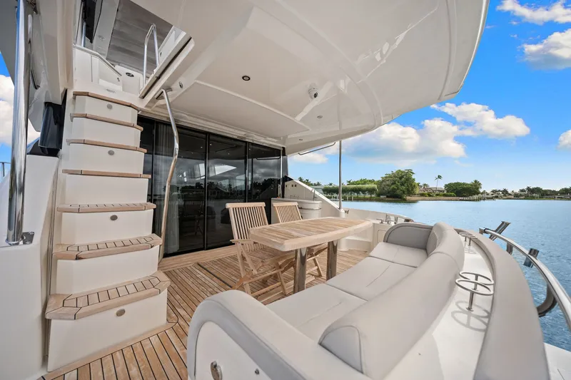 Slide: The Image of Sea Ray L650 Fly 2018 - 63