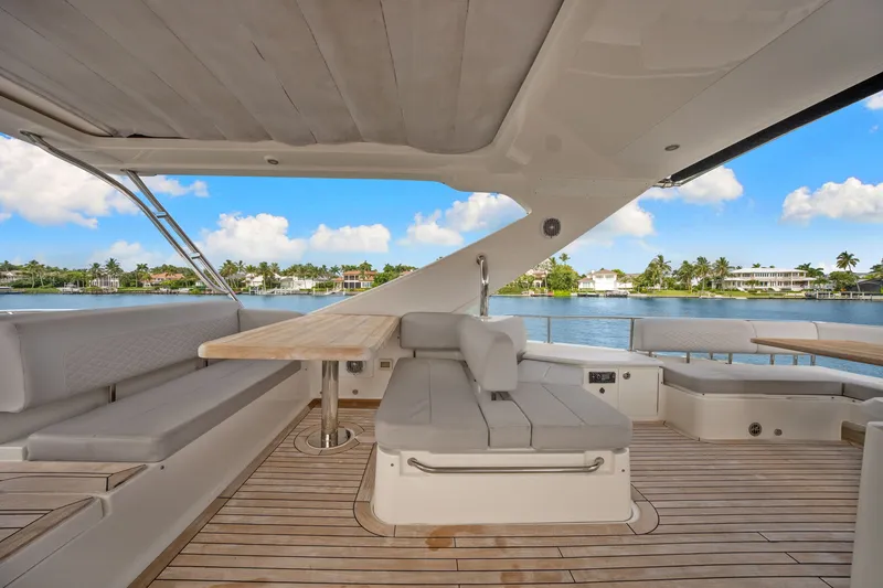 Slide: The Image of Sea Ray L650 Fly 2018 - 72