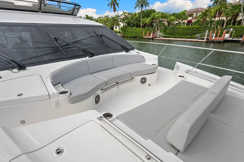 Slide: The Image of Sea Ray L650 Fly 2018 - 77