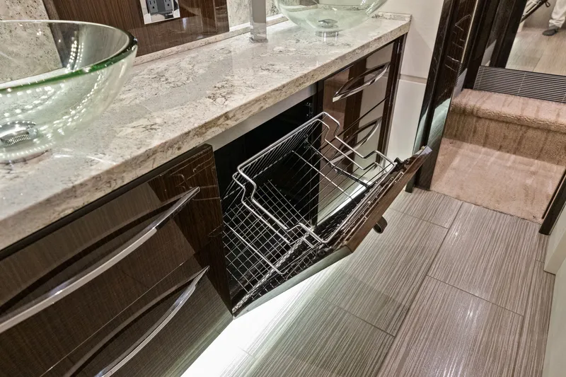 Slide: The Image of Sea Ray L650 Fly 2018 - 32