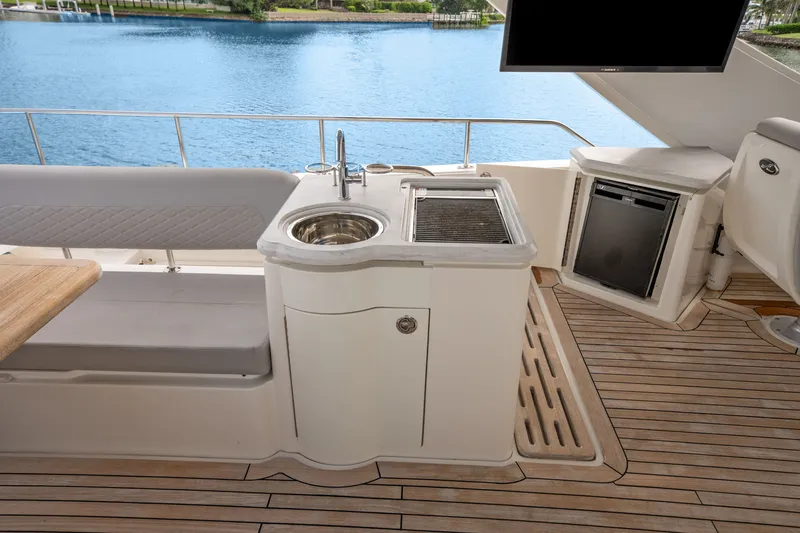 Slide: The Image of Sea Ray L650 Fly 2018 - 74