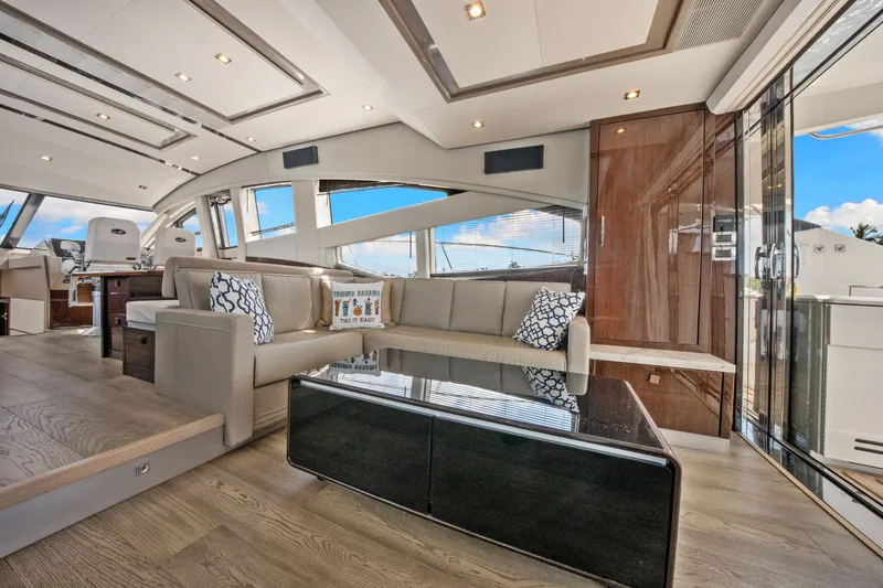 Slide: The Image of Sea Ray L650 Fly 2018 - 36