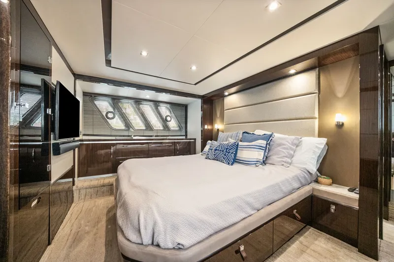 Slide: The Image of Sea Ray L650 Fly 2018 - 43
