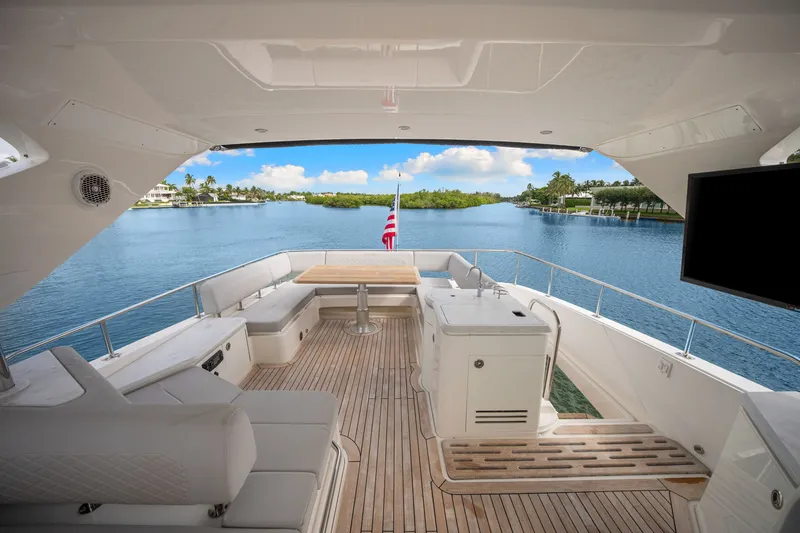Slide: The Image of Sea Ray L650 Fly 2018 - 73
