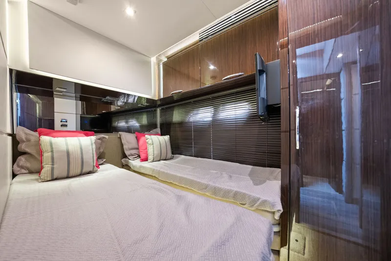 Slide: The Image of Sea Ray L650 Fly 2018 - 51