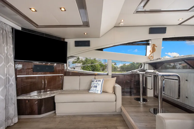 Slide: The Image of Sea Ray L650 Fly 2018 - 25