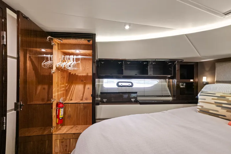 Slide: The Image of Sea Ray L650 Fly 2018 - 42