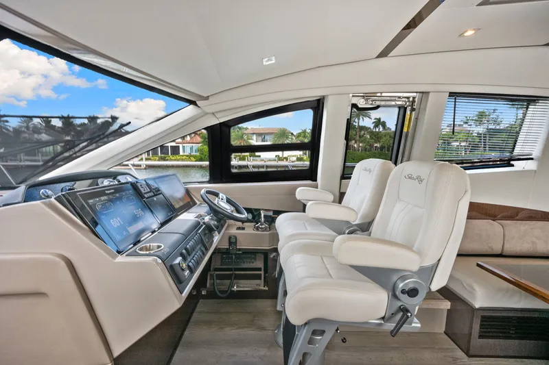 Slide: The Image of Sea Ray L650 Fly 2018 - 37