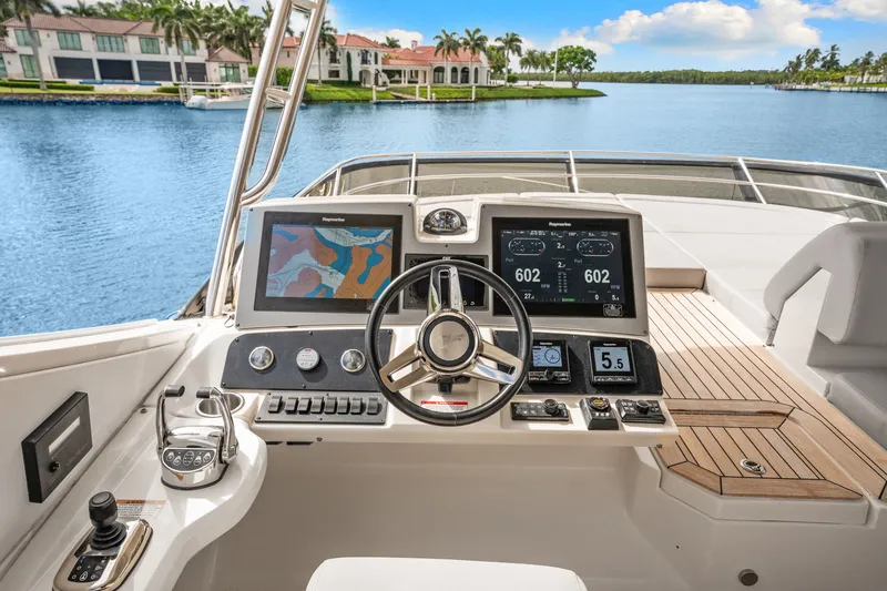 Slide: The Image of Sea Ray L650 Fly 2018 - 66