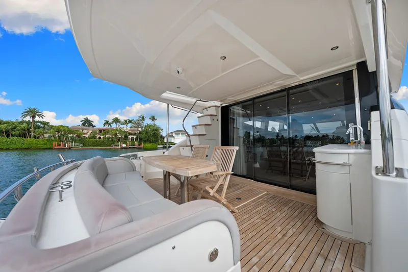Slide: The Image of Sea Ray L650 Fly 2018 - 65
