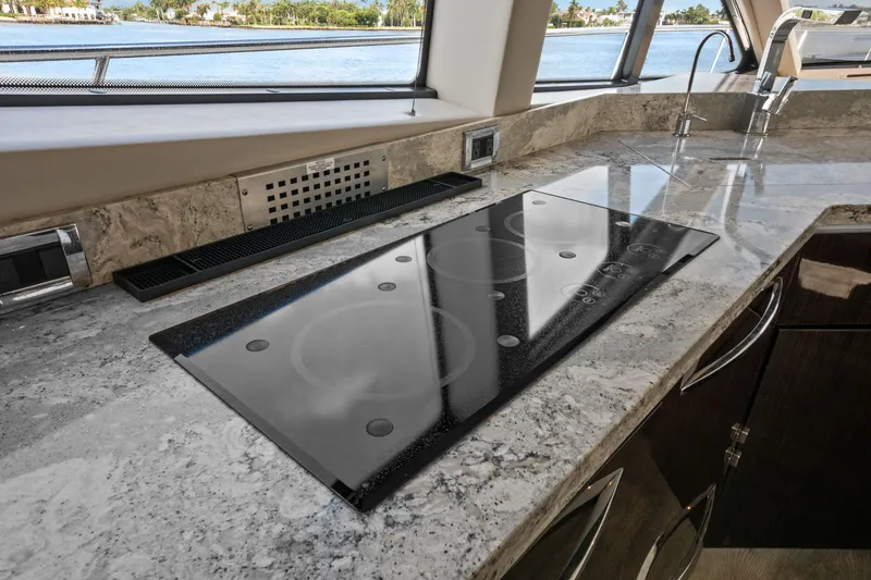 Slide: The Image of Sea Ray L650 Fly 2018 - 33