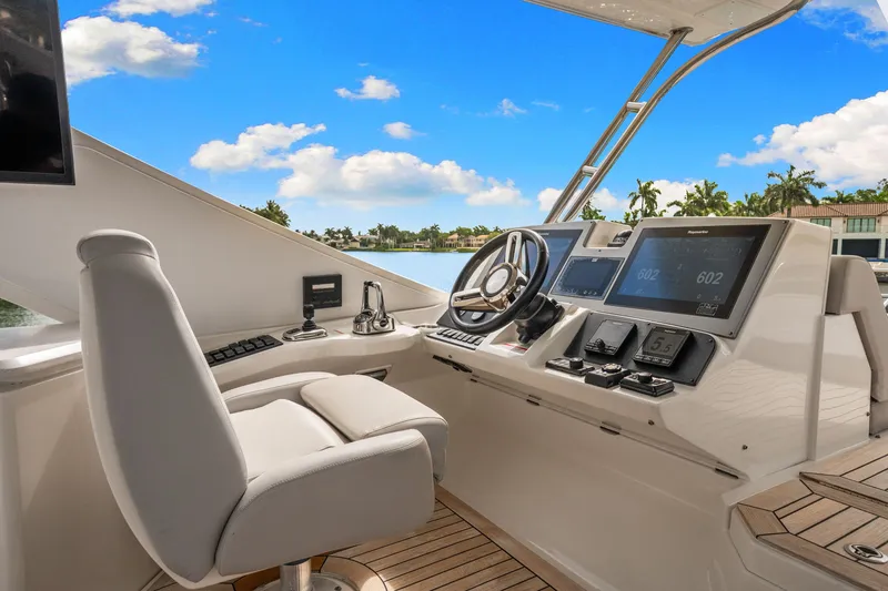 Slide: The Image of Sea Ray L650 Fly 2018 - 68