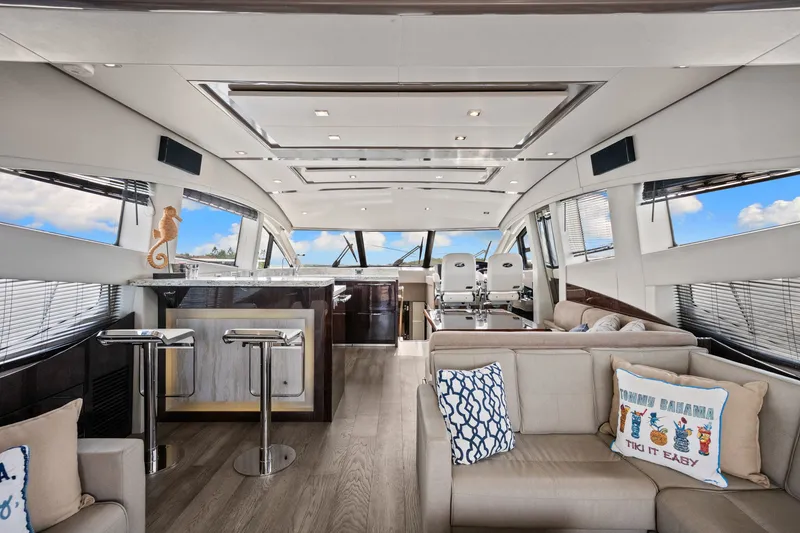 Slide: The Image of Sea Ray L650 Fly 2018 - 19