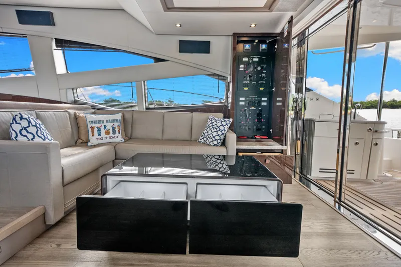 Slide: The Image of Sea Ray L650 Fly 2018 - 17