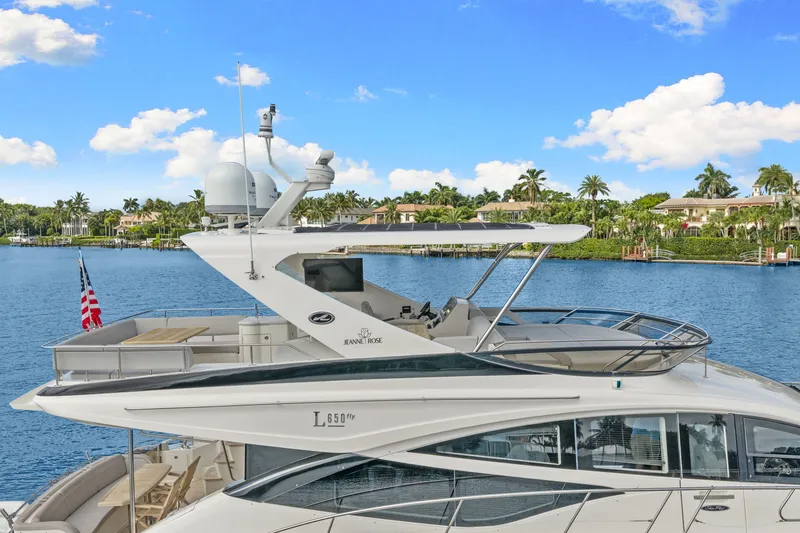 Slide: The Image of Sea Ray L650 Fly 2018 - 16