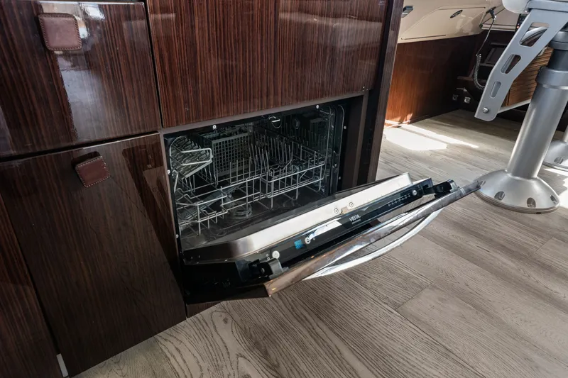 Slide: The Image of Sea Ray L650 Fly 2018 - 31