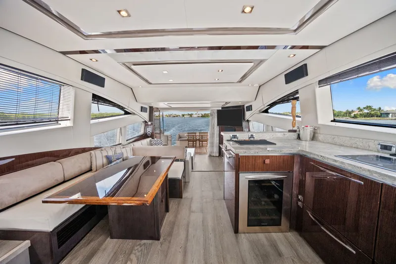 Slide: The Image of Sea Ray L650 Fly 2018 - 26