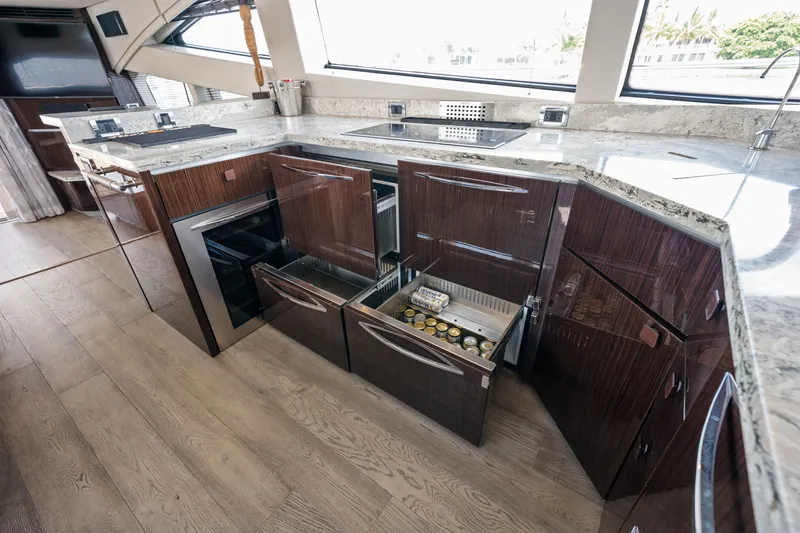 Slide: The Image of Sea Ray L650 Fly 2018 - 29