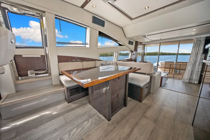 Slide: The Image of Sea Ray L650 Fly 2018 - 23