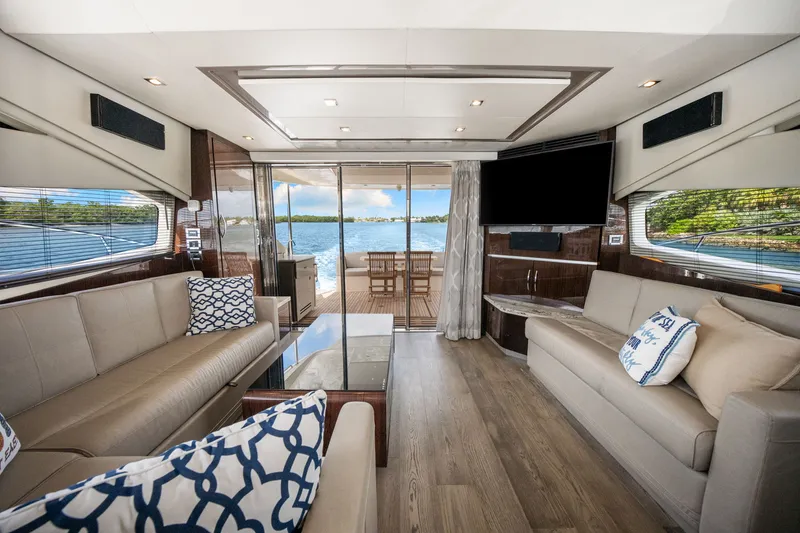 Slide: The Image of Sea Ray L650 Fly 2018 - 18