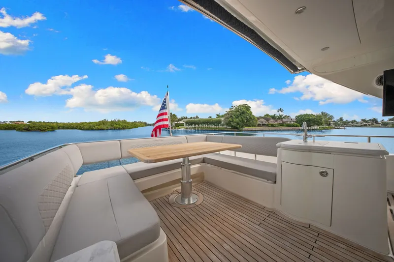 Slide: The Image of Sea Ray L650 Fly 2018 - 71
