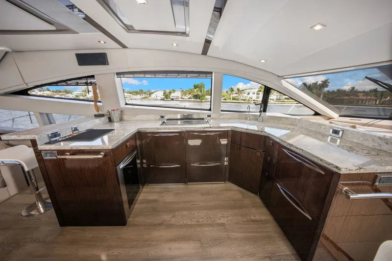 Slide: The Image of Sea Ray L650 Fly 2018 - 21