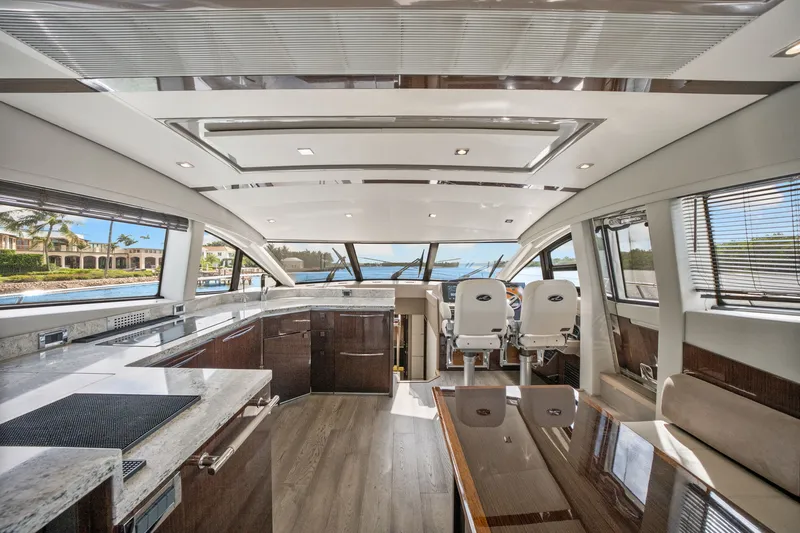 Slide: The Image of Sea Ray L650 Fly 2018 - 20