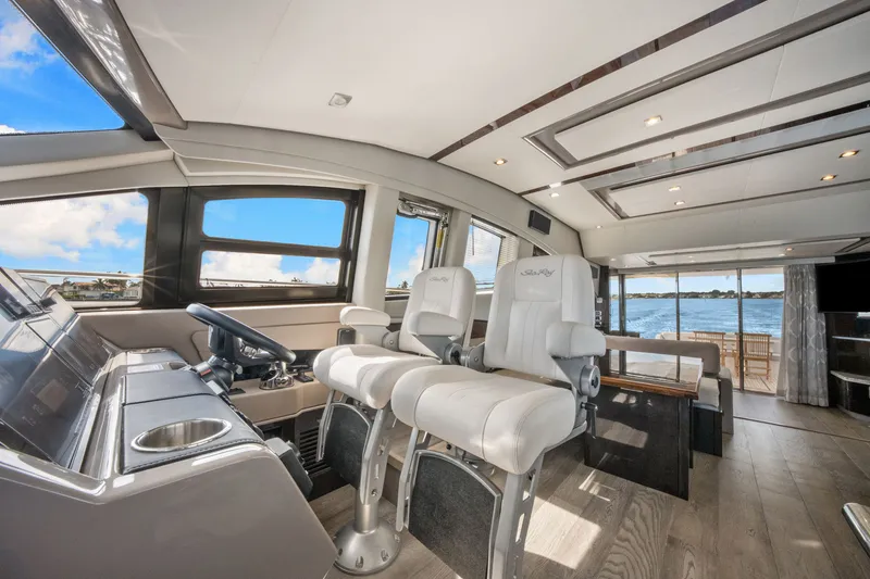 Slide: The Image of Sea Ray L650 Fly 2018 - 84